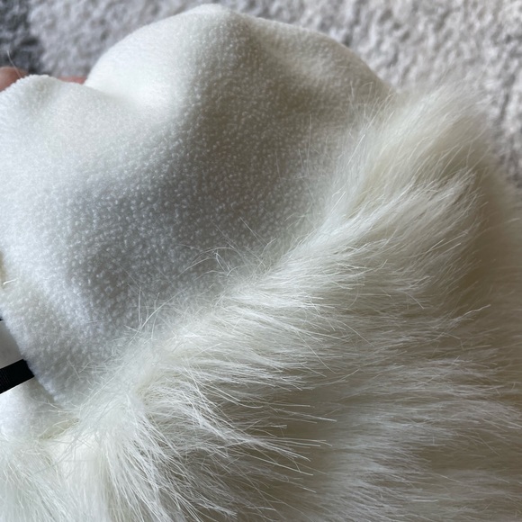 AEO Fuzzy Winter Hat - Picture 2 of 3